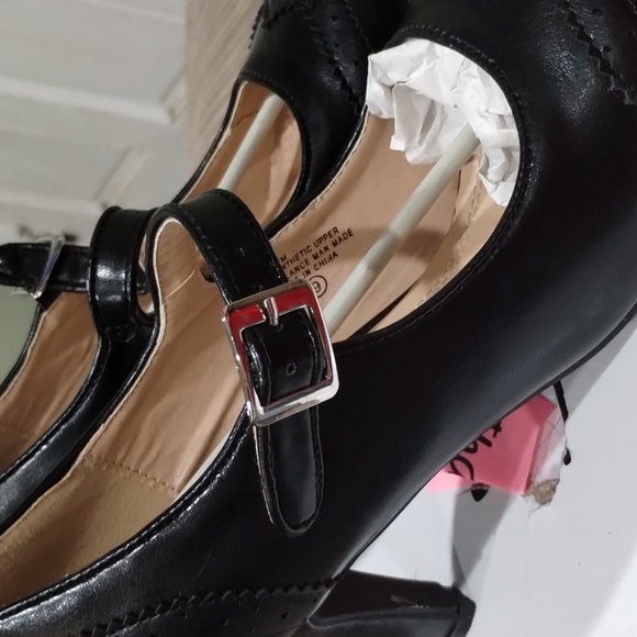 Shoes - Picture 2 of 4